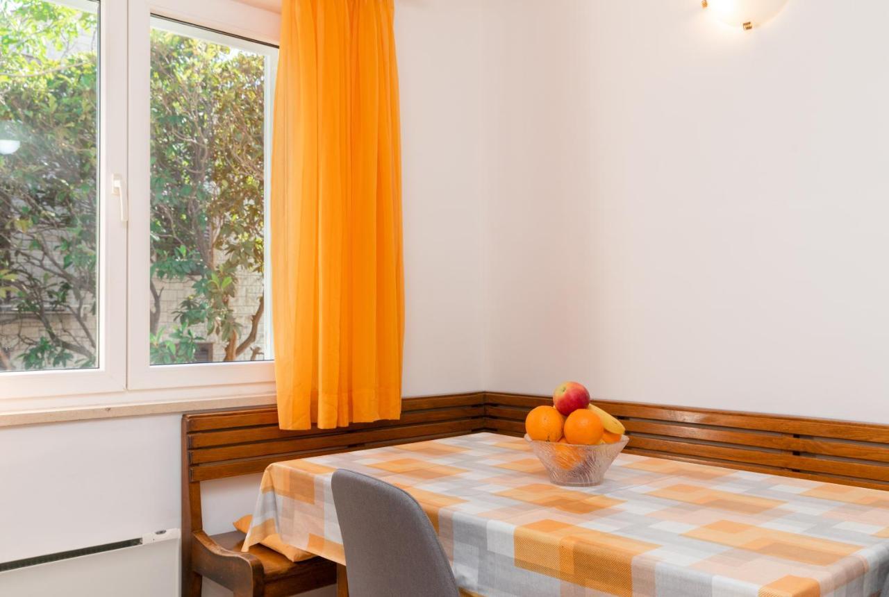 Apartment Nona - Center, 150 Meters From The Beach Supetar Ngoại thất bức ảnh